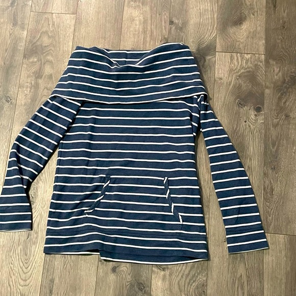 Ann Taylor Loft scoop neck long sleeve sweater - front pocket. Good condition. - Picture 2 of 5